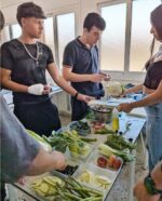 L’alumnat del PFI d’Auxiliar de Cuina de Ripollet descobreix els valors del moviment Slow Food L’alumnat del PFI d’Auxiliar de Cuina de Ripollet descobreix els valors del moviment Slow Food