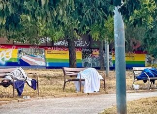 Un veí denuncia a xarxes que tres persones dormen al parc del riu Ripoll