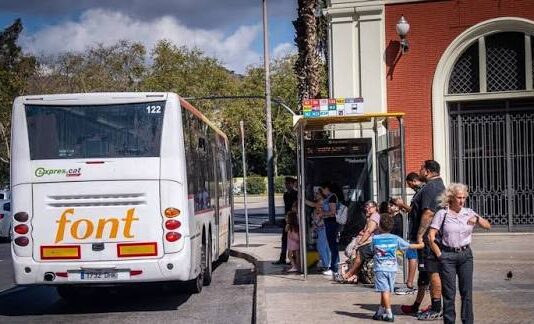 Barcelona reformarà les parades de bus interurbà i remodelarà les estacions de Fabra i Puig